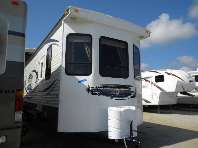 New 2011 Dutchmen LAKEWOOD 400RLP Park Model For Sale